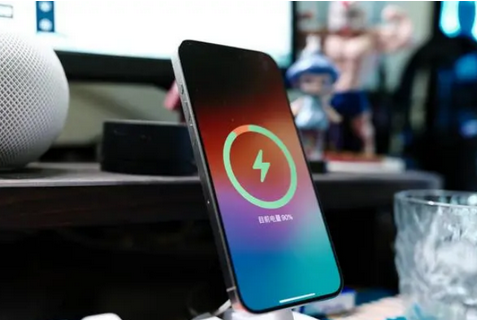 南安苹果15换屏服务分享用什么充电器给iPhone15充电更好 